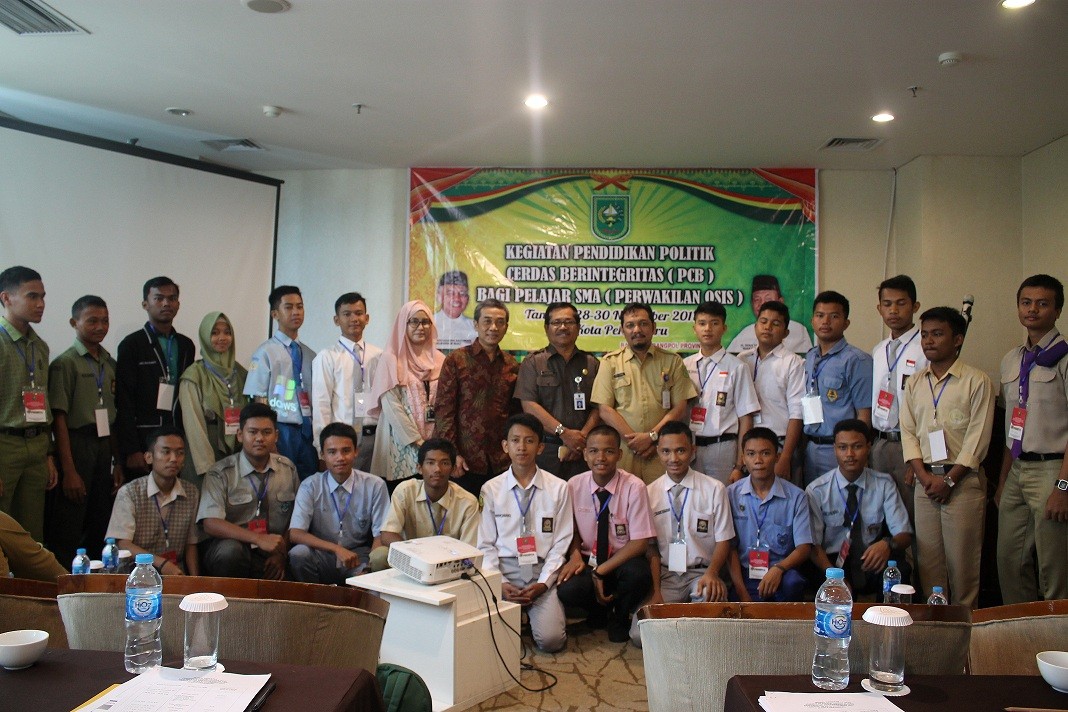 Pendidikan Politik Cerdas Berintegritas ( PCB) Bagi Pelajar SMA (OSIS)